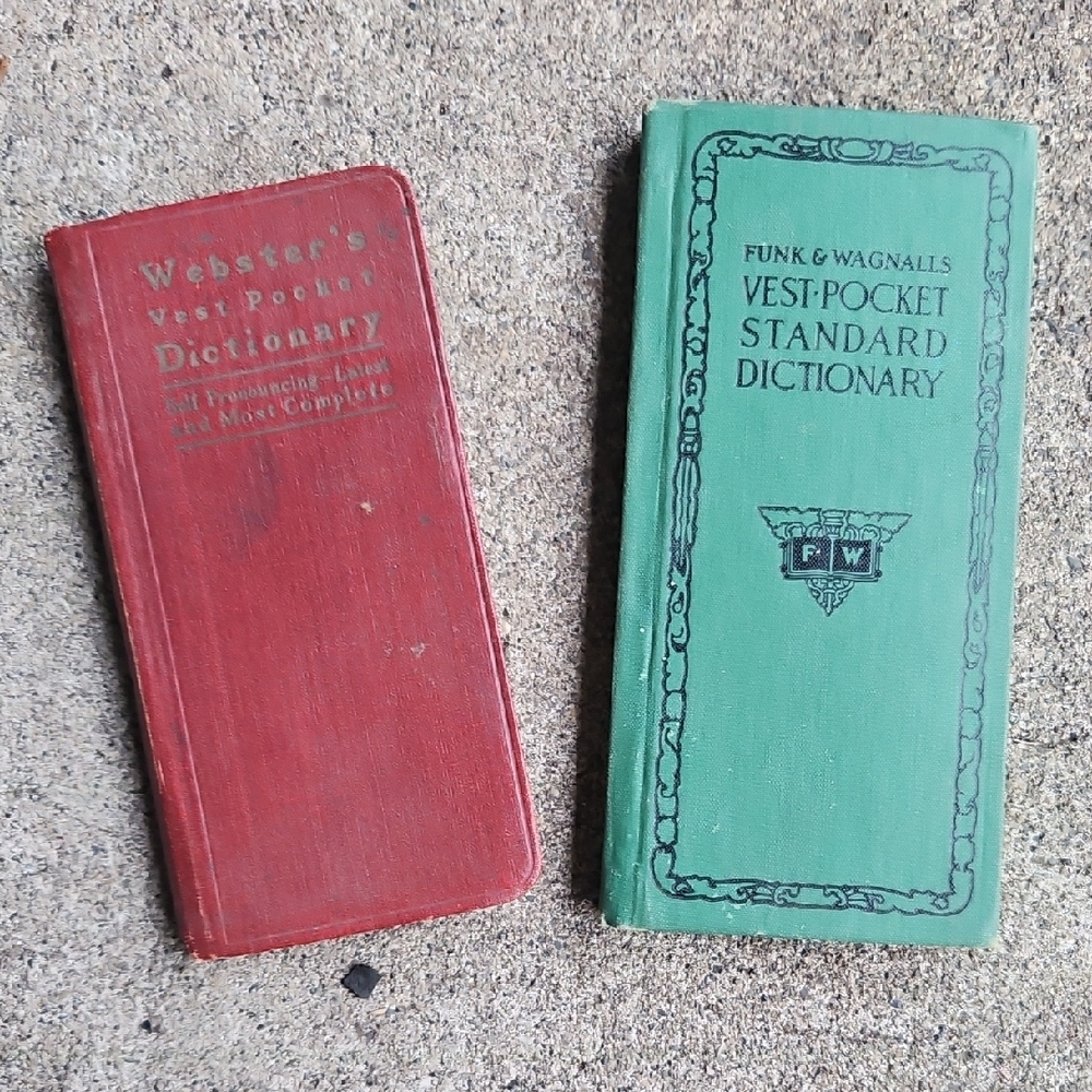 Funk & Wagnalls Vest-Pocket Standard Dictionary - Green